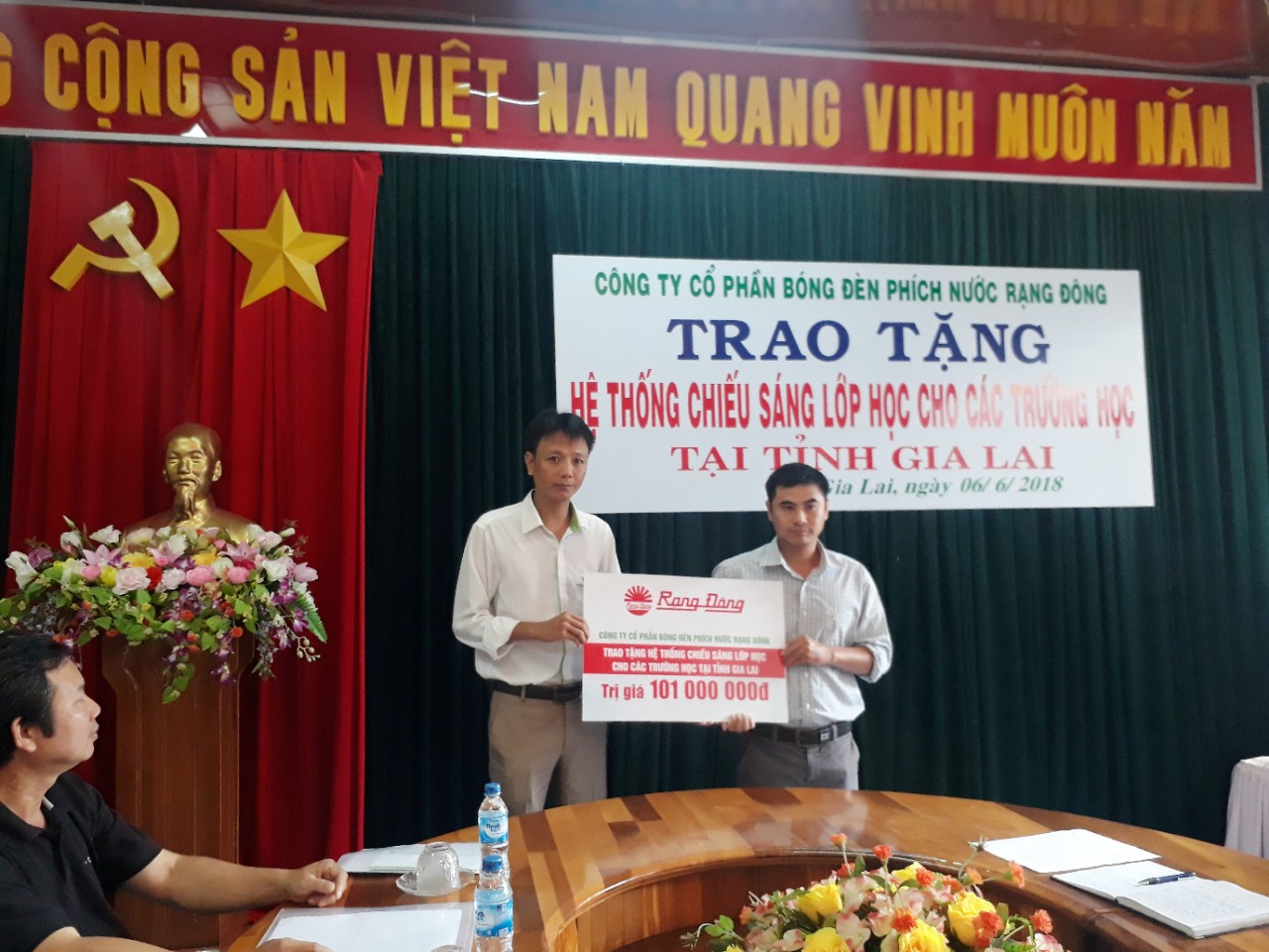 Rạng Đông trao tặng Hệ thống chiếu sáng cho các trường học tỉnh Gia Lai